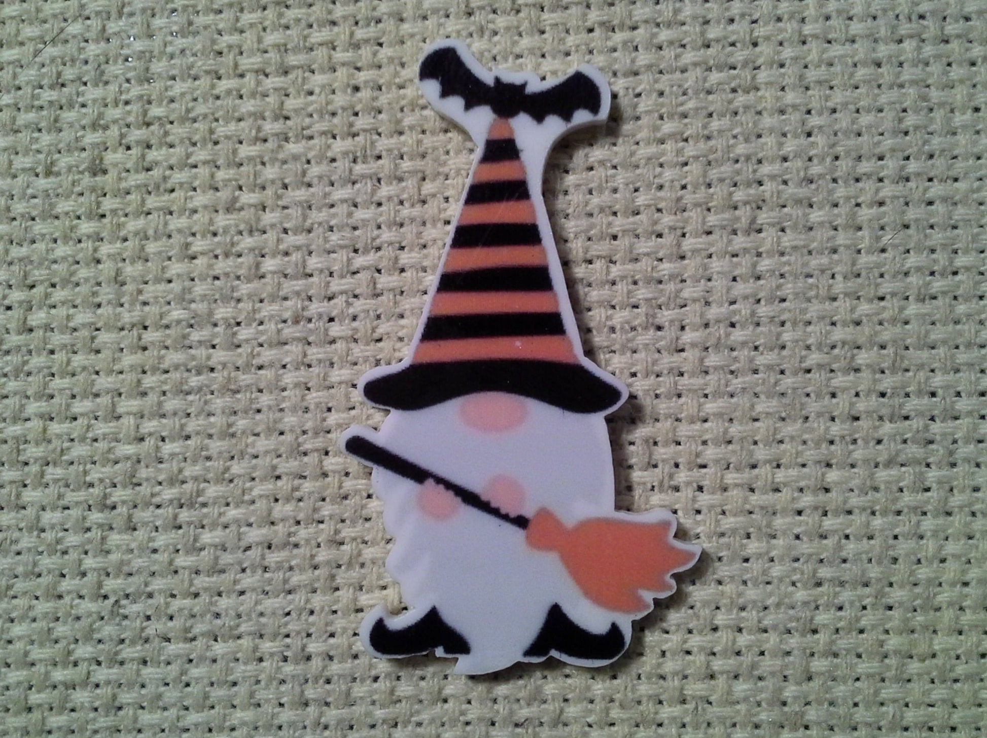 First view of the Witchy Gnome Needle Minder