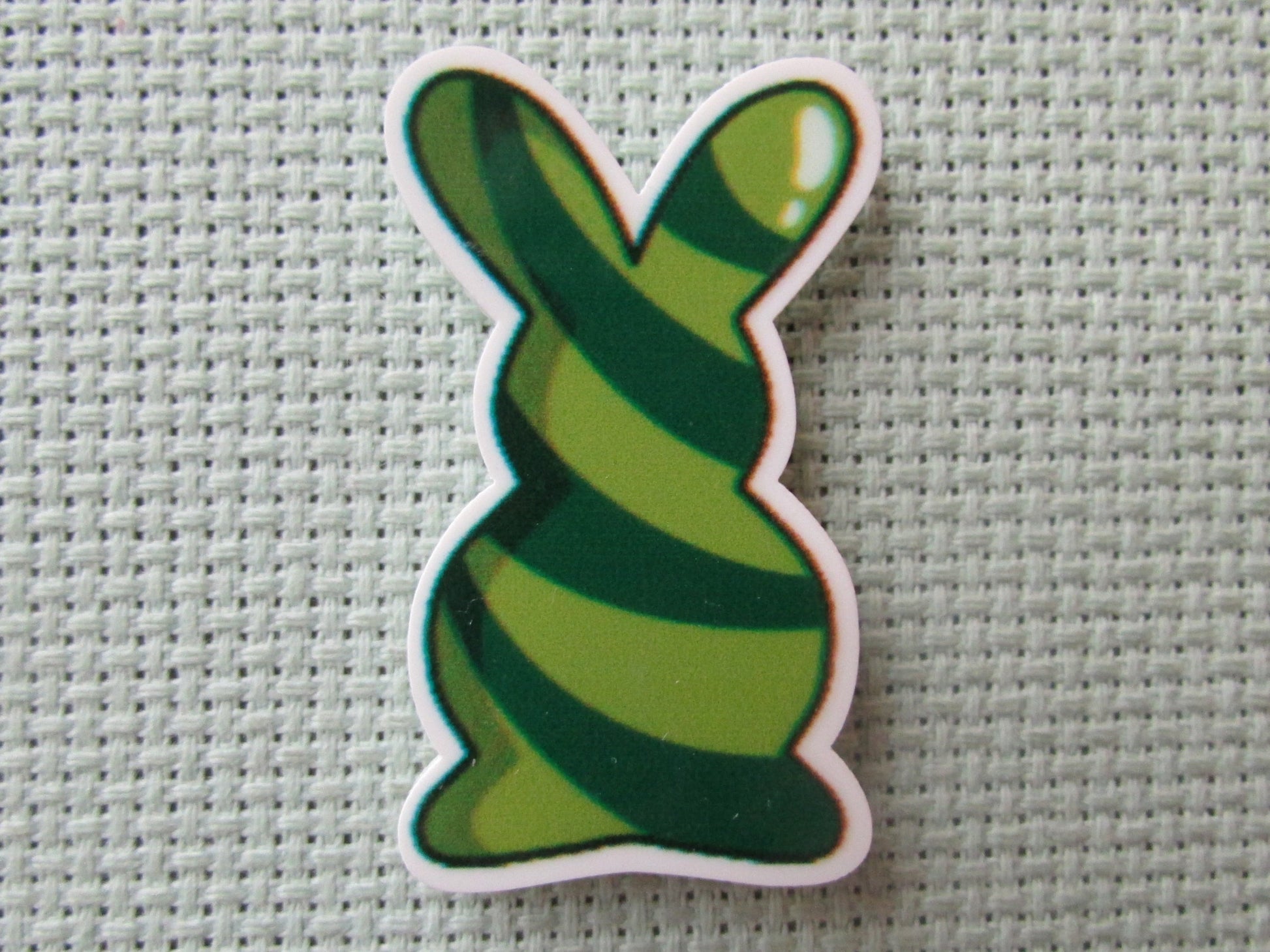 First view of the Green Swirl Bunny Needle Minder