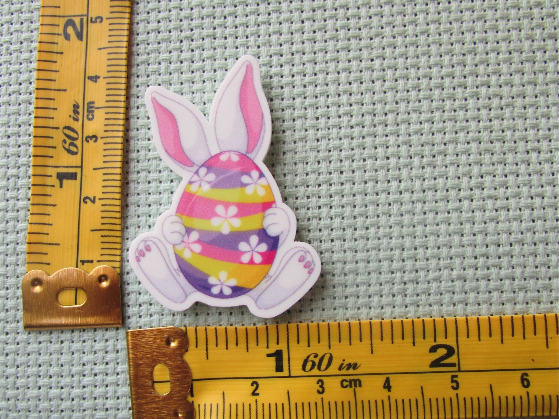 Second view of the Easter Egg Bunny Needle Minder