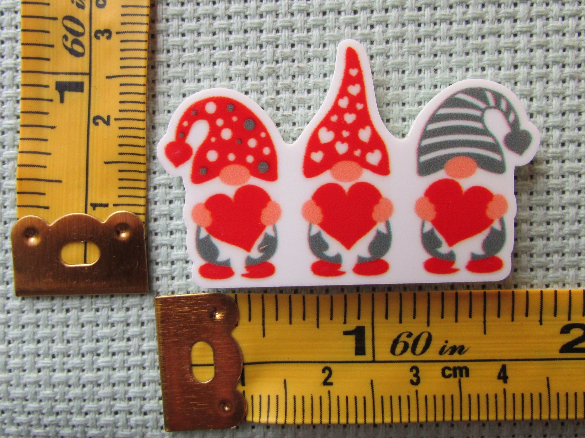 Third view of the Valentines Hearts Gnomes Needle Minder