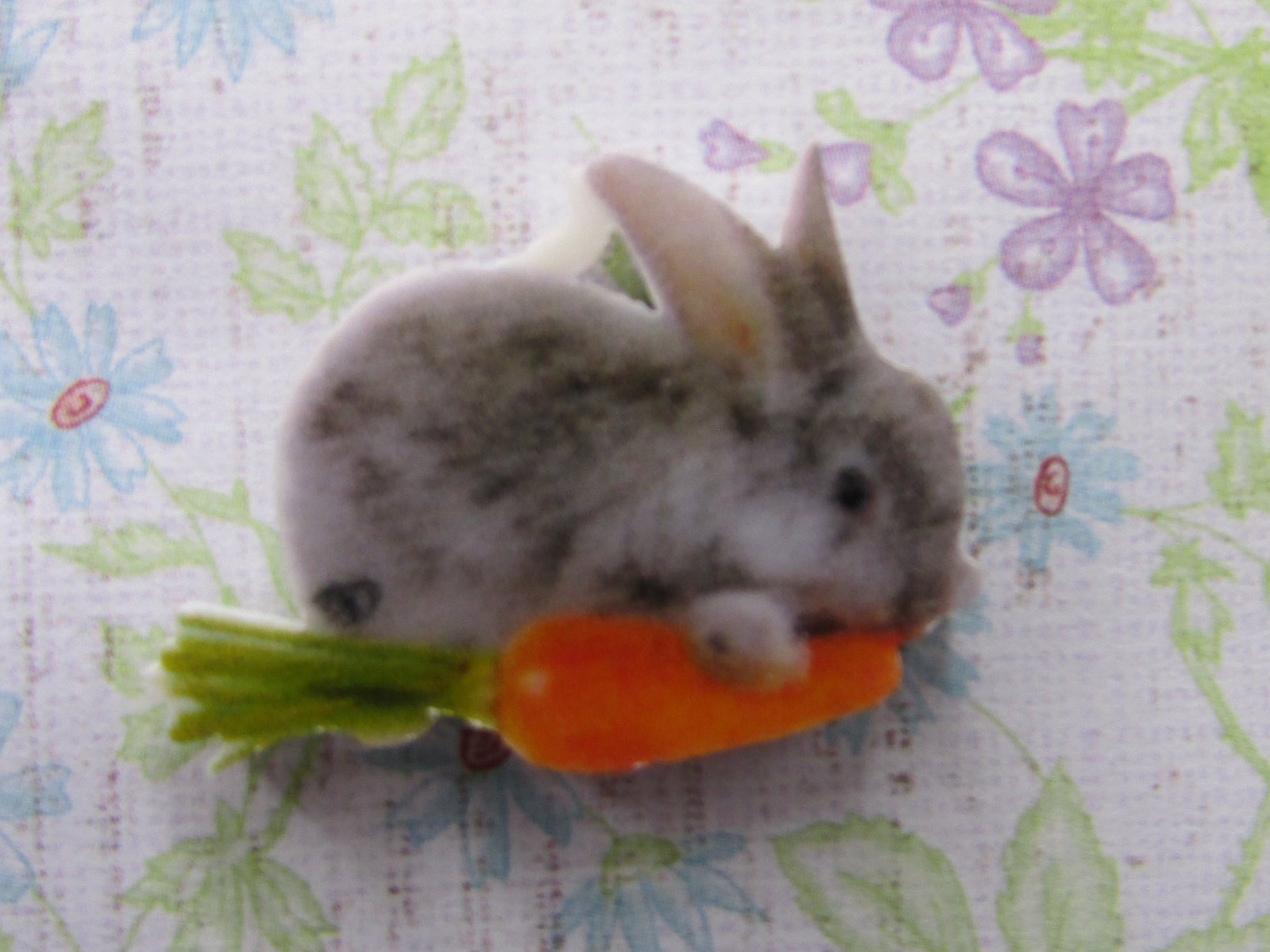 First view of the Adorable Bunny with a Carrot Needle Minder