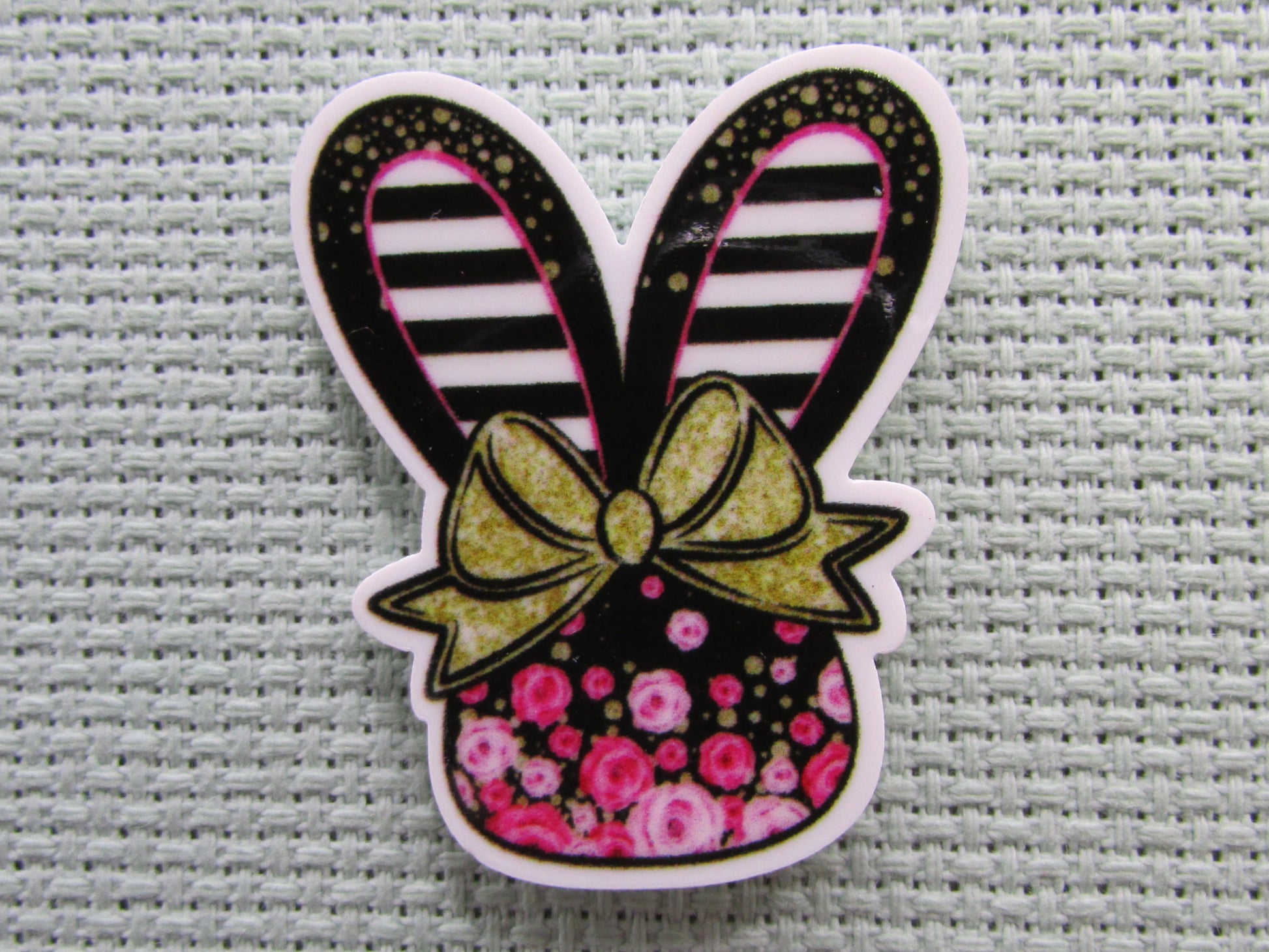 First view of the Black and White Stripped Floral Bunny Head Needle Minder