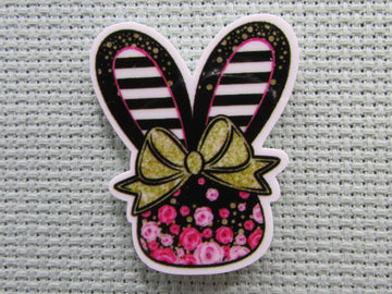 First view of the Black and White Stripped Floral Bunny Head Needle Minder